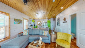 TC501 Cool and Roomy Townhome Close to Beach, Shared Pool, No Pets Allowed